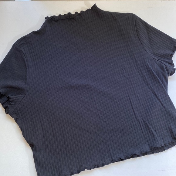 SHEIN black mock neck raw edge crop top plus size: 4 XL - Picture 5 of 5